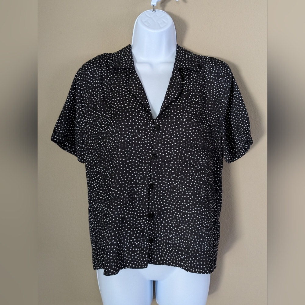 LULU’S Good Luck Charm Black Polka Dot Short Sleeve Button-Up Top, Small - Picture 2 of 8